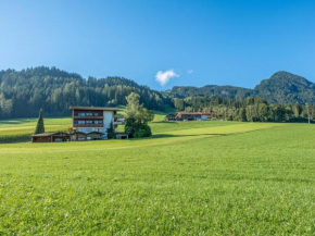 Johanna und Sonja Reith Im Alpbachtal